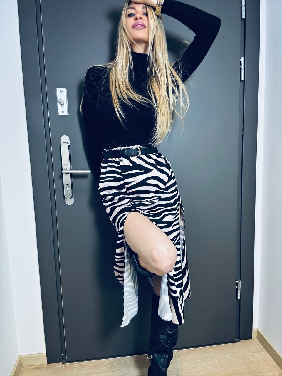 spódnica z rozporkami wzorzysta