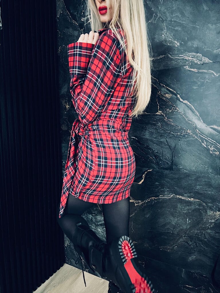 SUKIENKA LA MILLA W KRATĘ CZERWOA KOSZULOWA ŚWIĘTA