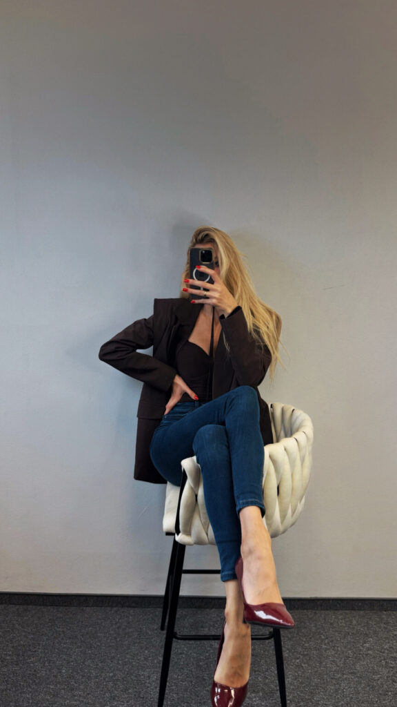 9777B83F-67B9-499A-A6BD-ECF9A59BFCCA