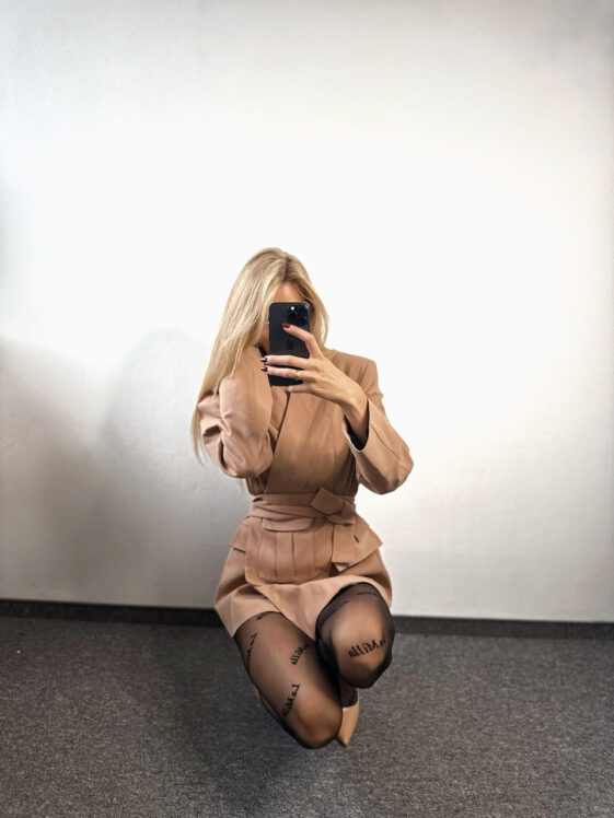 sukienka la milla marynarka beżowa